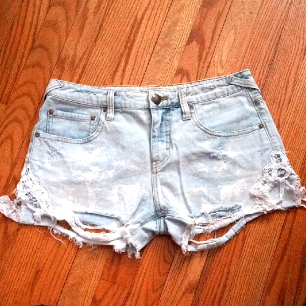 FREE PEOPLE Acid Wash Distressed Lace and Denim Jean Short Shorts Size 27